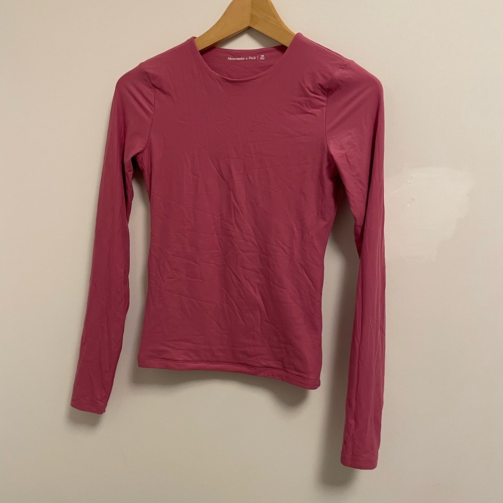 Abercrombie & Fitch Rose Long Sleeve Tee